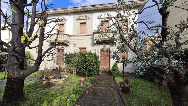 casa indipendente in vendita a Campi Bisenzio