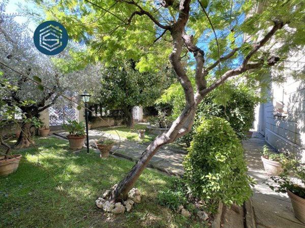 casa indipendente in vendita a Campi Bisenzio