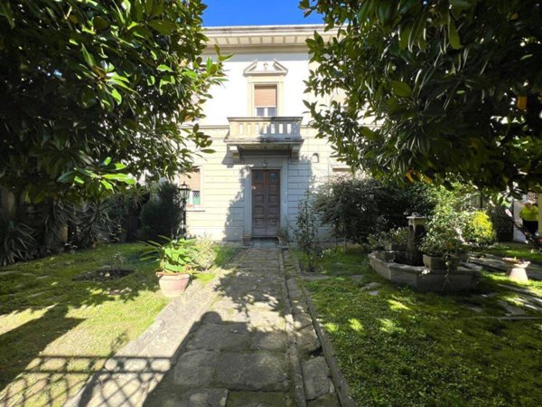 casa indipendente in vendita a Campi Bisenzio