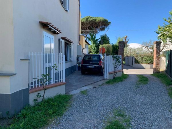 casa indipendente in vendita a Campi Bisenzio in zona San Piero a Ponti
