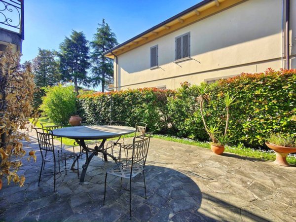 casa indipendente in vendita a Campi Bisenzio