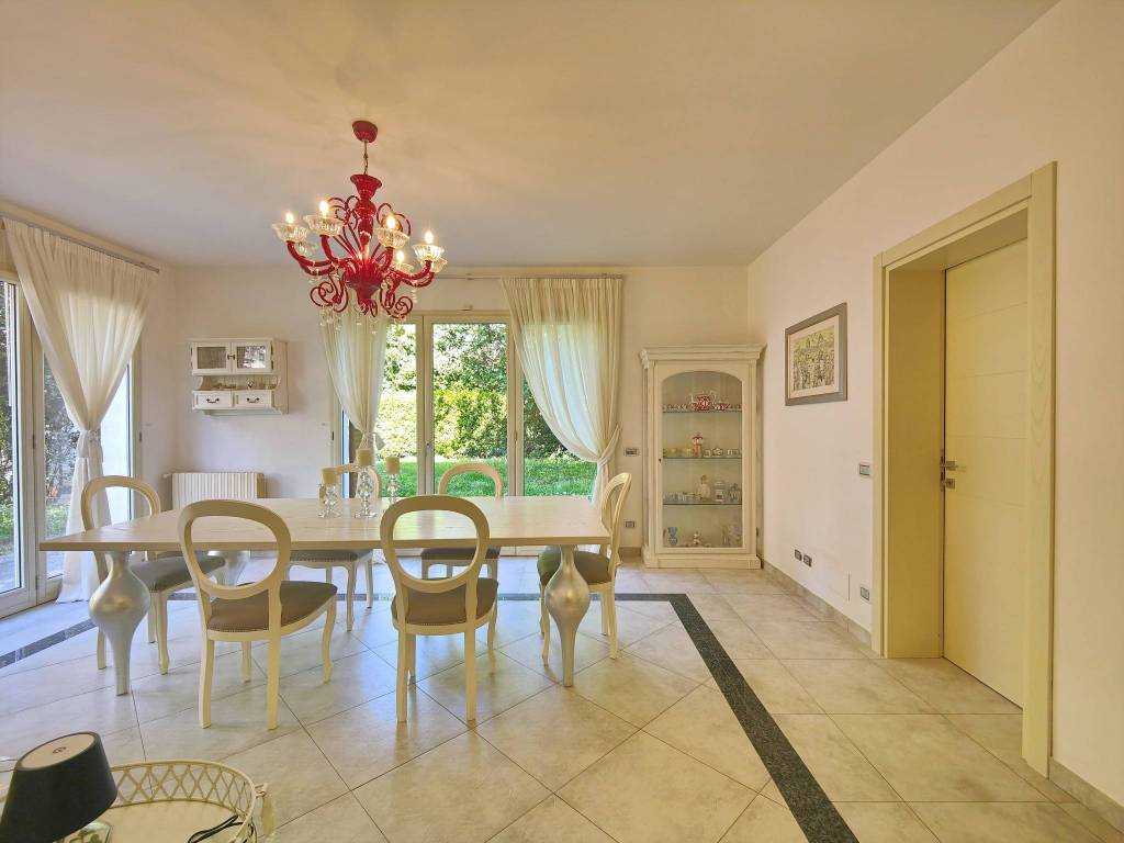 casa indipendente in vendita a Campi Bisenzio