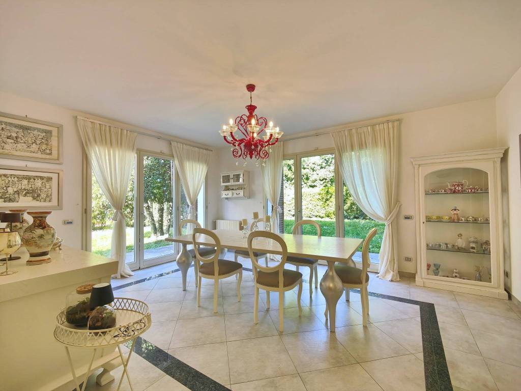 casa indipendente in vendita a Campi Bisenzio