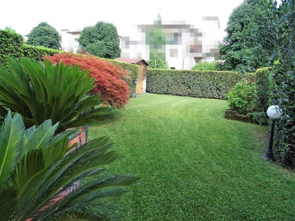 casa indipendente in vendita a Campi Bisenzio in zona Capalle
