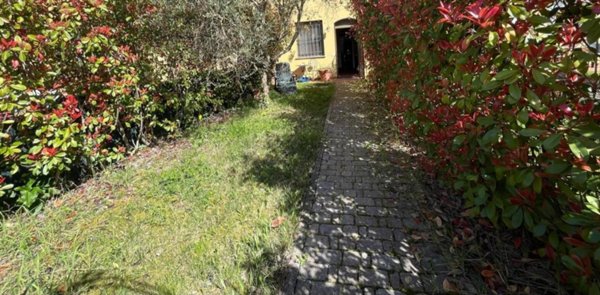 casa indipendente in vendita a Campi Bisenzio in zona Sant'Angelo a Lecore
