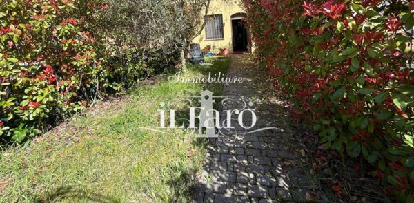 intera palazzina in vendita a Campi Bisenzio in zona Sant'Angelo a Lecore