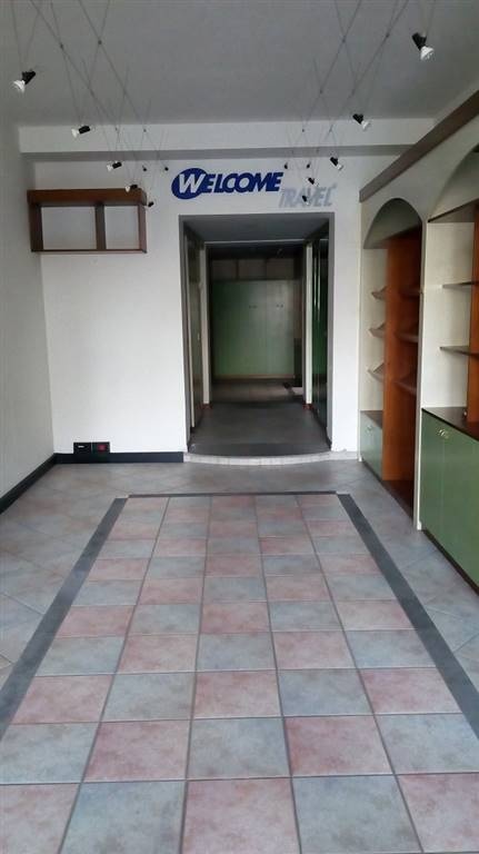 negozio in vendita a Campi Bisenzio