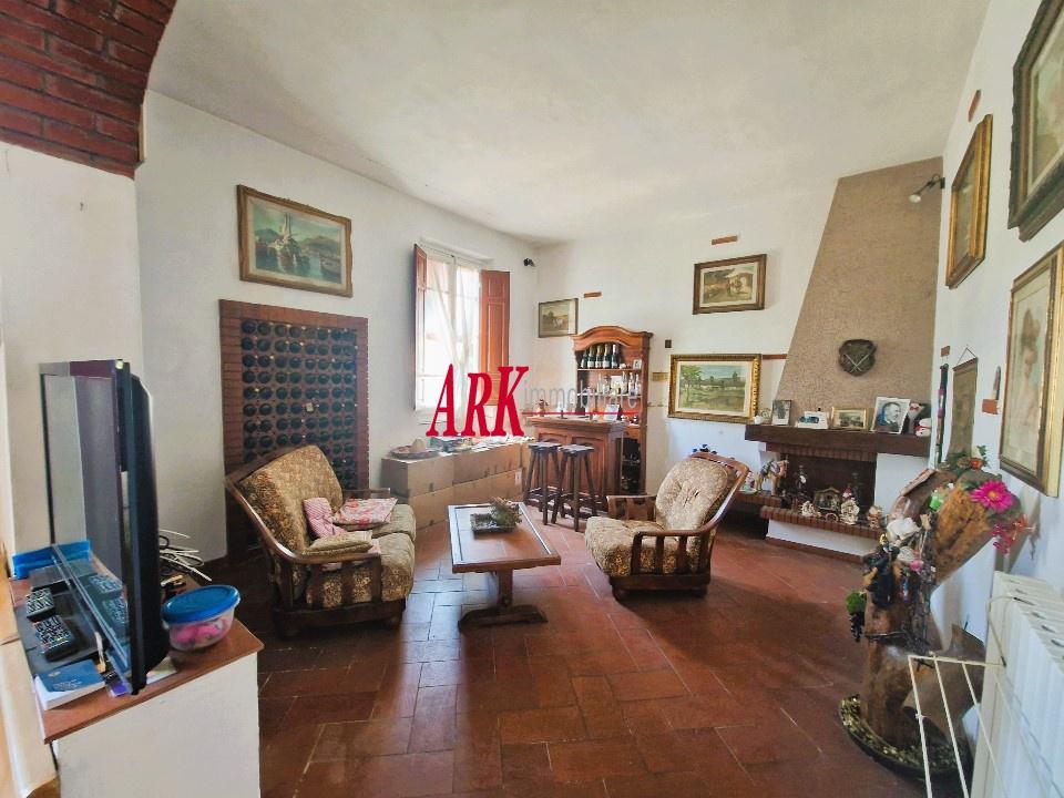 casa indipendente in vendita a Campi Bisenzio