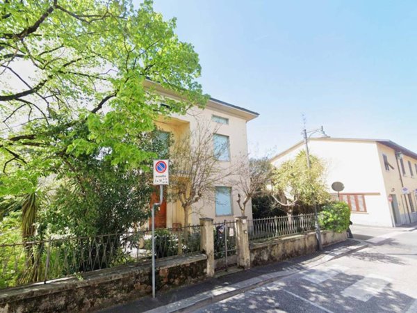 casa indipendente in vendita a Campi Bisenzio