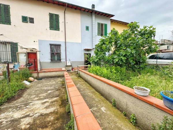 casa indipendente in vendita a Campi Bisenzio