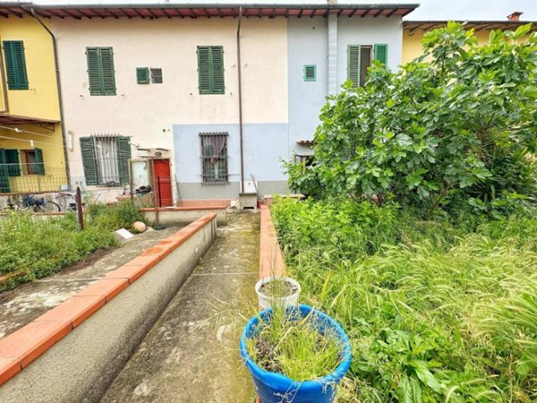 casa indipendente in vendita a Campi Bisenzio
