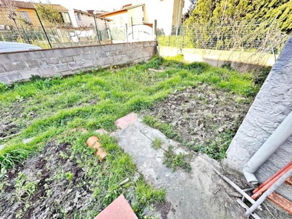 casa indipendente in vendita a Campi Bisenzio