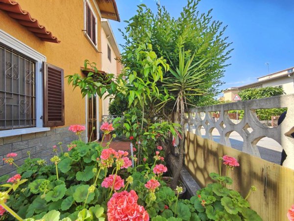 casa indipendente in vendita a Campi Bisenzio in zona San Cresci