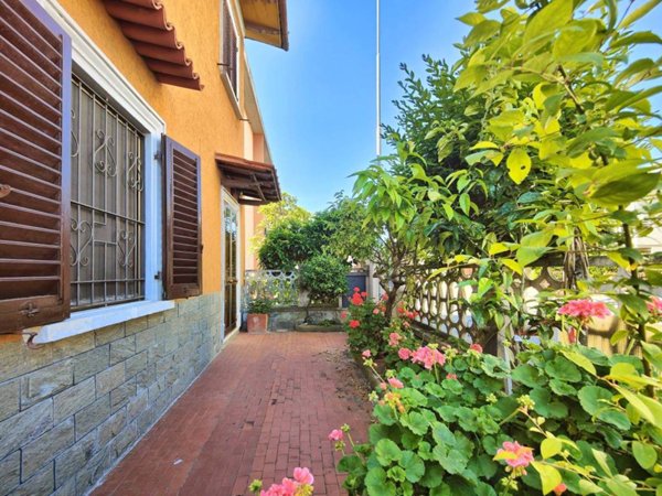 casa indipendente in vendita a Campi Bisenzio in zona San Cresci