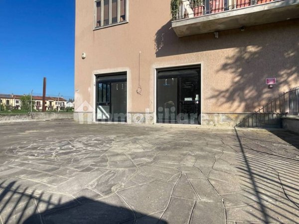 locale commerciale in vendita a Campi Bisenzio in zona San Cresci