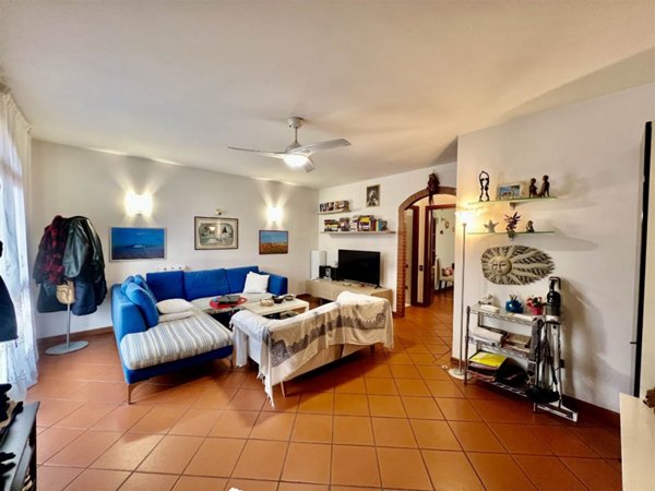 casa indipendente in vendita a Campi Bisenzio