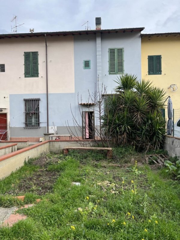 casa indipendente in vendita a Campi Bisenzio