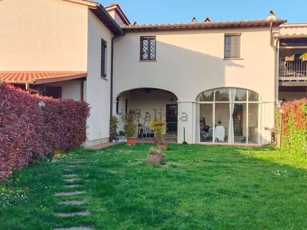 casa indipendente in vendita a Campi Bisenzio