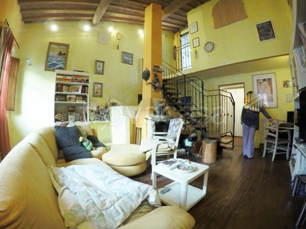 casa indipendente in vendita a Campi Bisenzio
