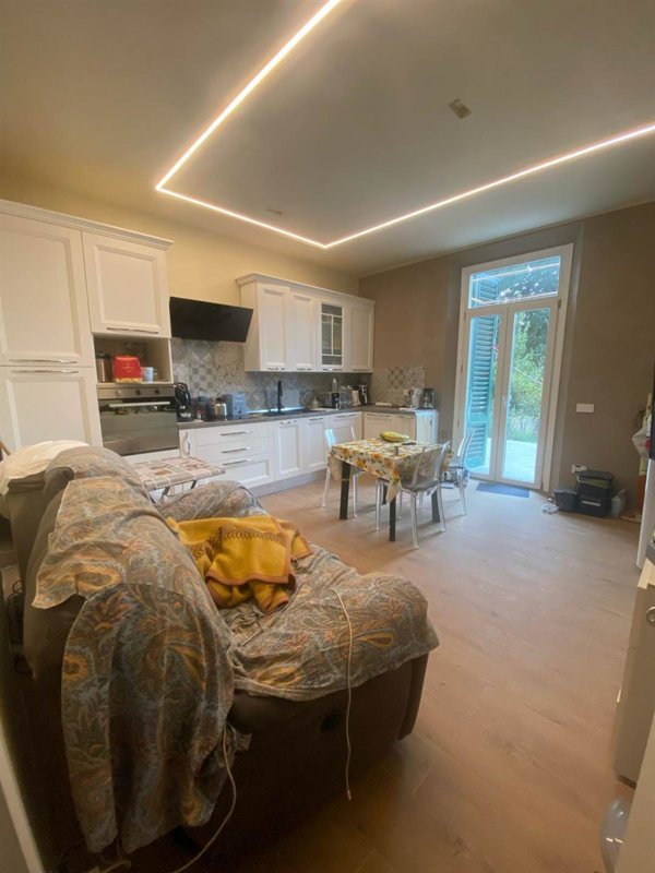 casa indipendente in vendita a Campi Bisenzio