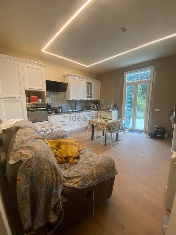 casa indipendente in vendita a Campi Bisenzio