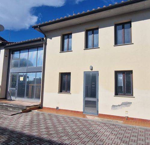 negozio in vendita a Campi Bisenzio in zona Limite