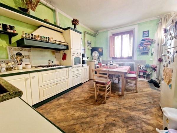 casa indipendente in vendita a Campi Bisenzio