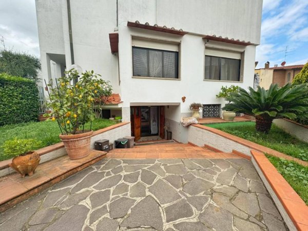 appartamento in vendita a Campi Bisenzio in zona San Piero a Ponti