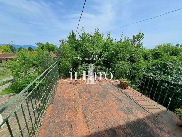 intera palazzina in vendita a Campi Bisenzio in zona Sant'Angelo a Lecore