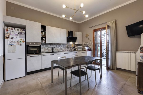 casa indipendente in vendita a Campi Bisenzio