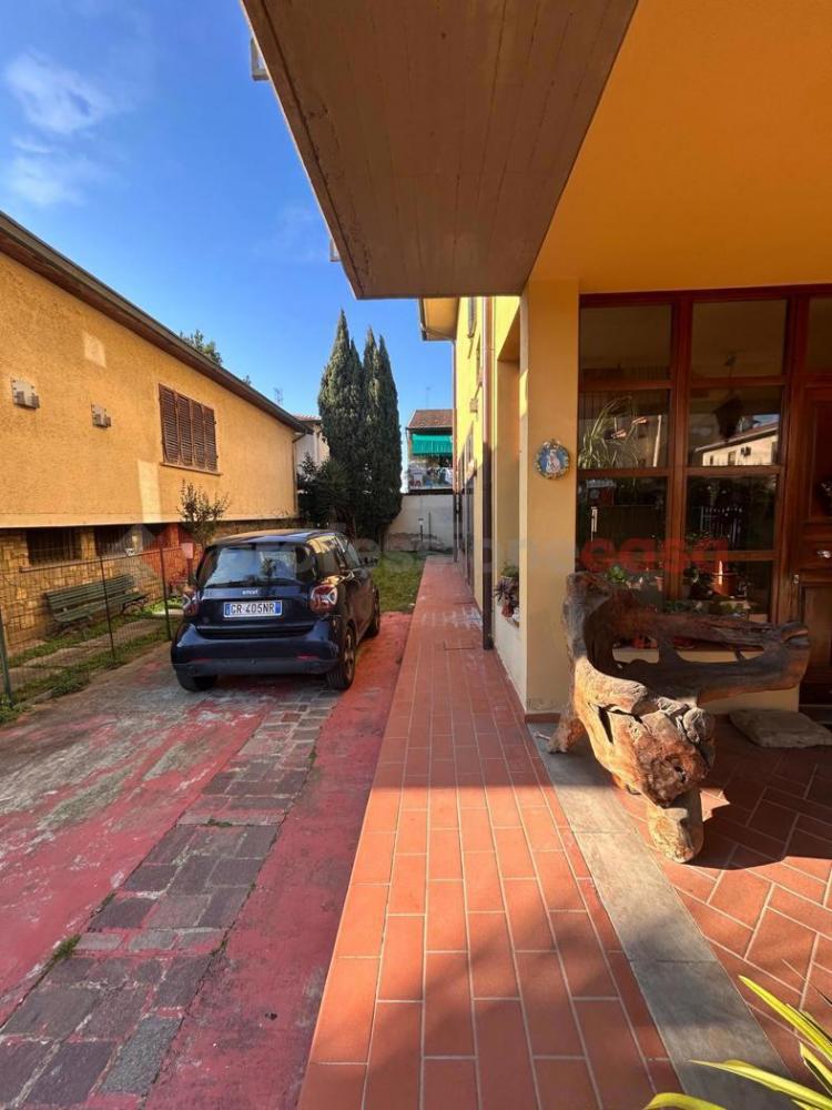 casa indipendente in vendita a Campi Bisenzio