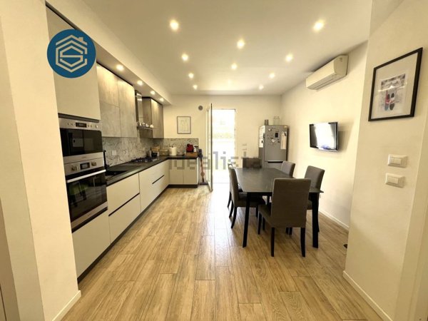 casa indipendente in vendita a Campi Bisenzio