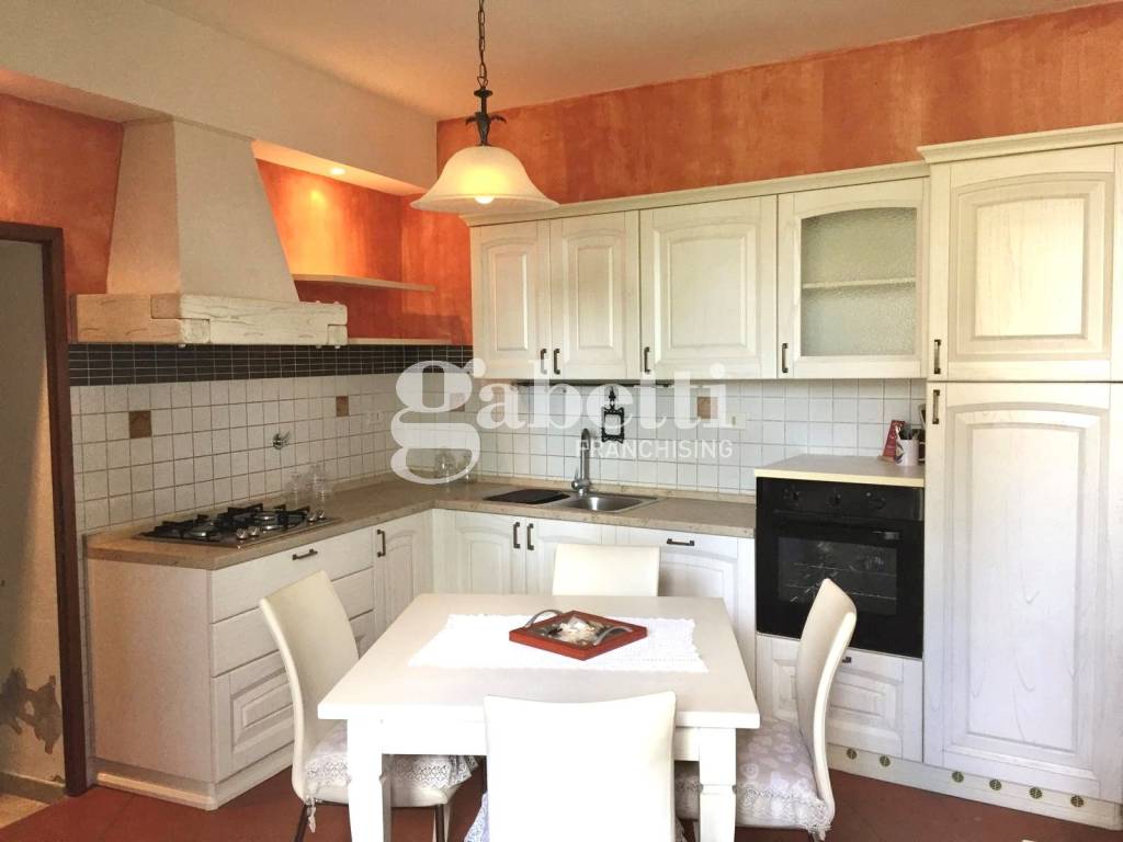 casa indipendente in vendita a Campi Bisenzio in zona Capalle