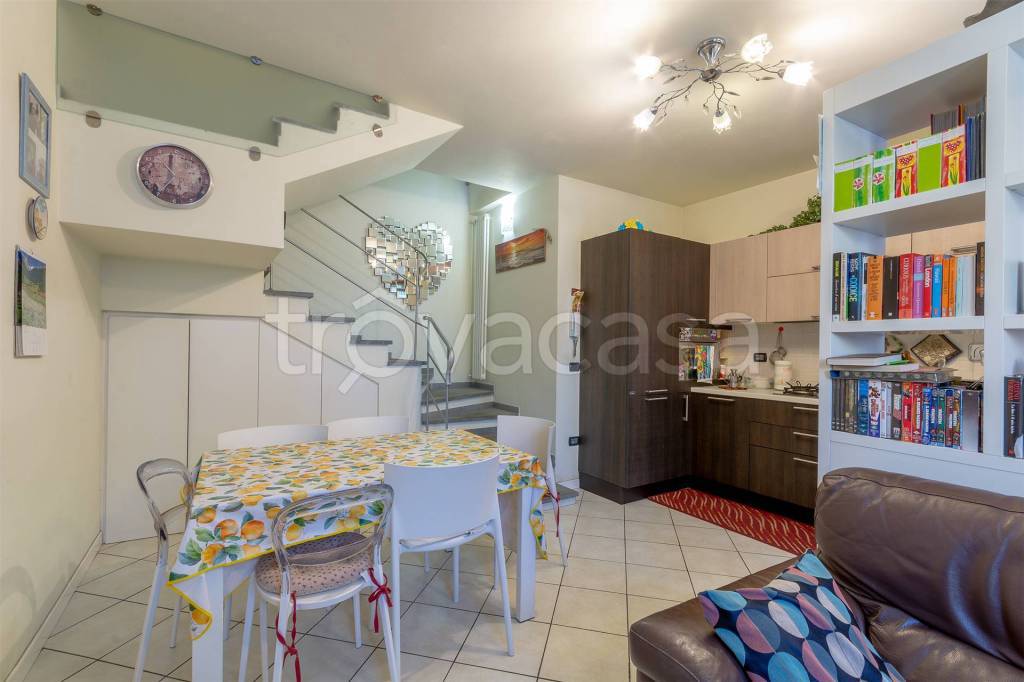 casa indipendente in vendita a Campi Bisenzio