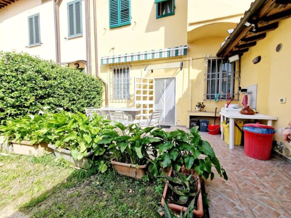 casa indipendente in vendita a Campi Bisenzio