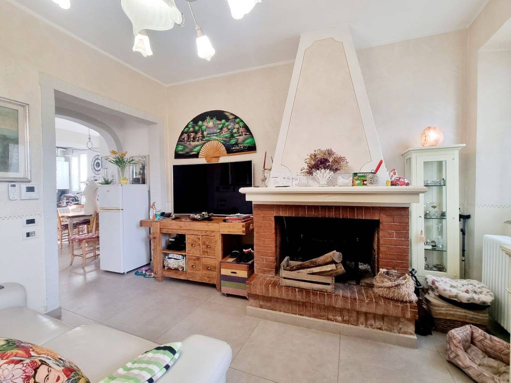 casa indipendente in vendita a Campi Bisenzio in zona Capalle