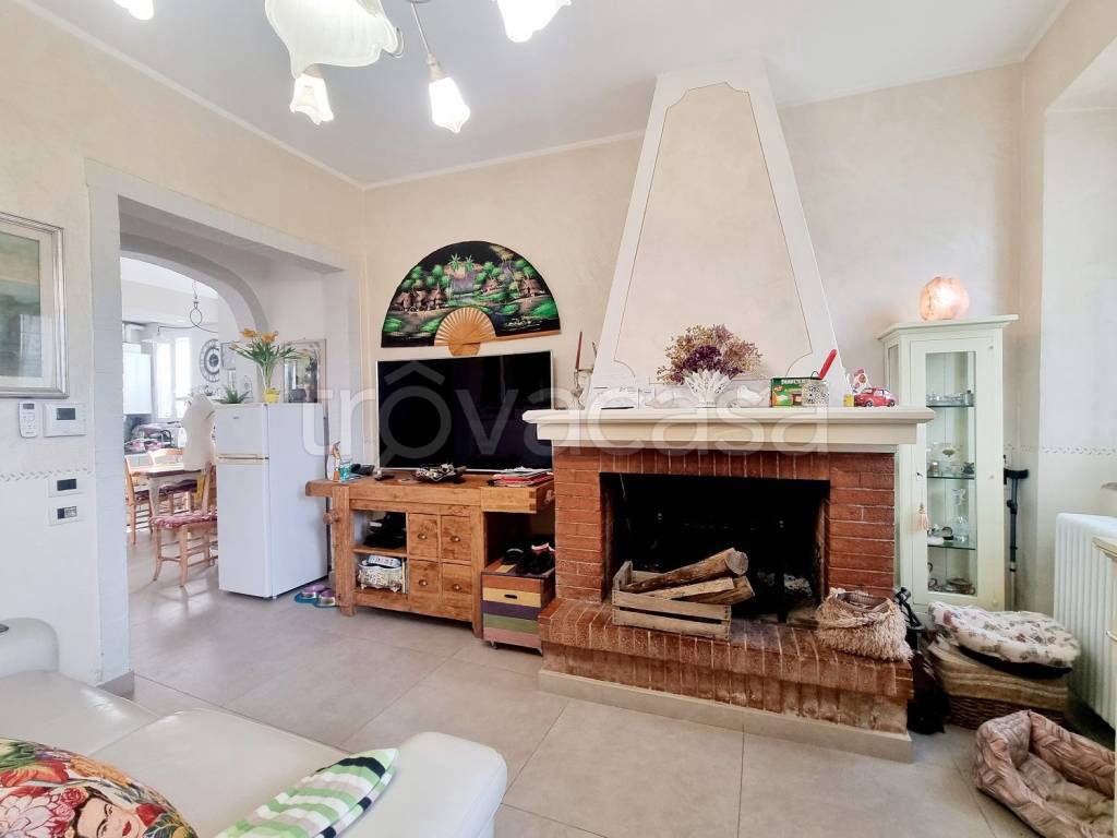 casa indipendente in vendita a Campi Bisenzio in zona Capalle