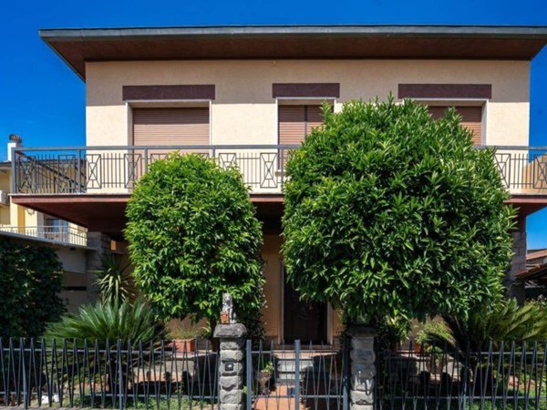 casa indipendente in vendita a Campi Bisenzio in zona Capalle