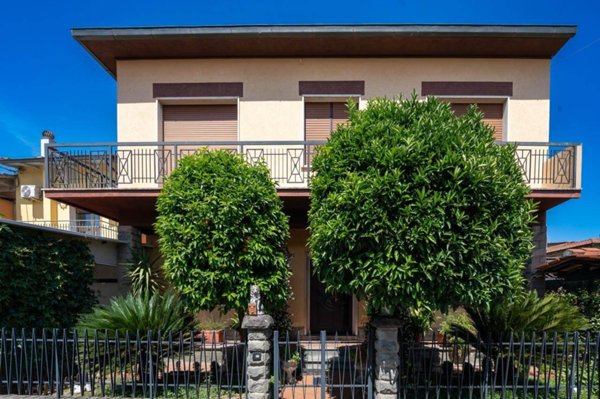 casa indipendente in vendita a Campi Bisenzio in zona Capalle