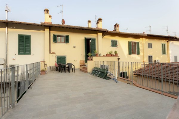 casa indipendente in vendita a Campi Bisenzio