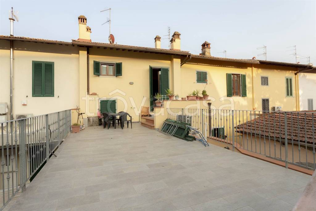 casa indipendente in vendita a Campi Bisenzio