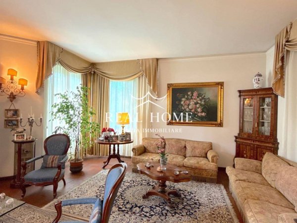 casa indipendente in vendita a Campi Bisenzio