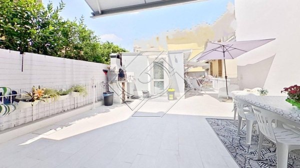 casa indipendente in vendita a Campi Bisenzio