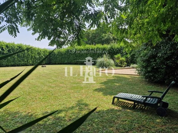 casa indipendente in vendita a Campi Bisenzio