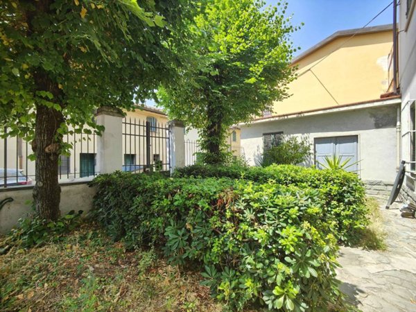 casa indipendente in vendita a Campi Bisenzio