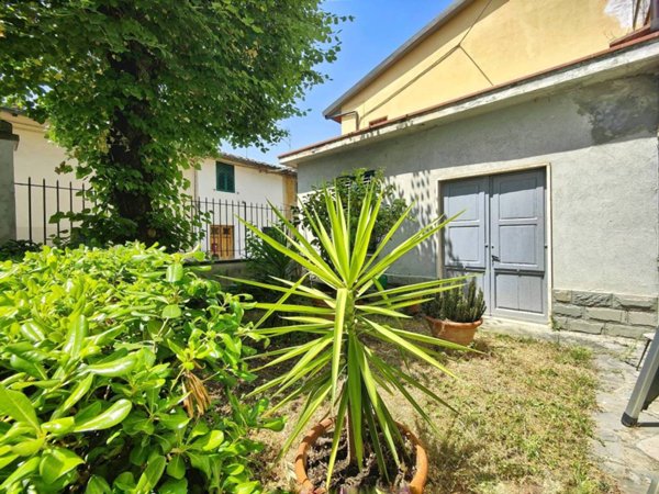 casa indipendente in vendita a Campi Bisenzio