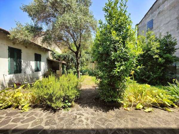 casa indipendente in vendita a Campi Bisenzio
