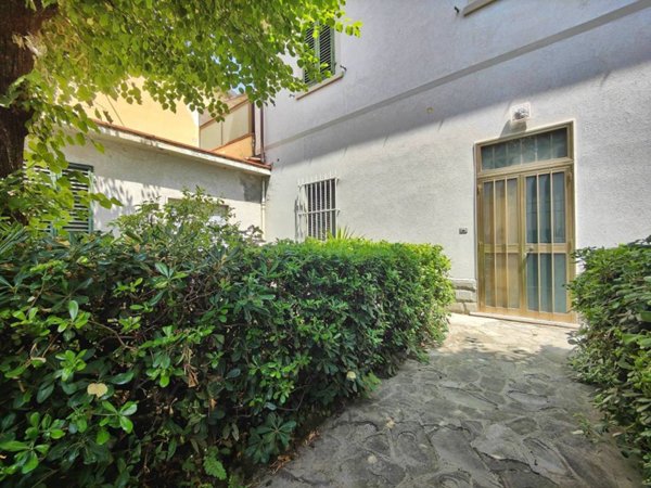casa indipendente in vendita a Campi Bisenzio