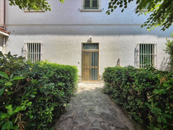 casa indipendente in vendita a Campi Bisenzio