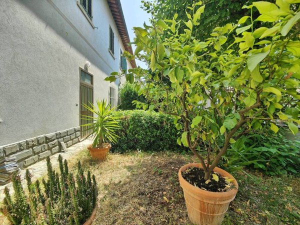 casa indipendente in vendita a Campi Bisenzio